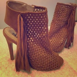 Fringe heels